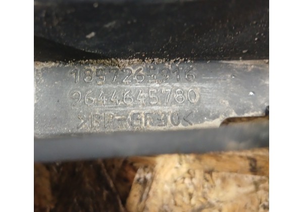 Кронштейн переднього бампера лівий Peugeot 407, 9644645780