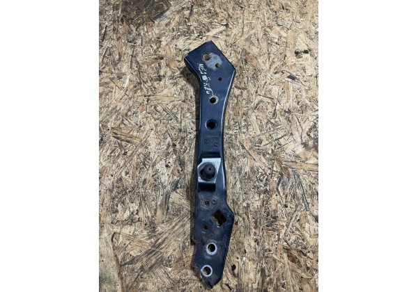 Кронштейн правого переднього крила Renault Megane 3, 625125608R