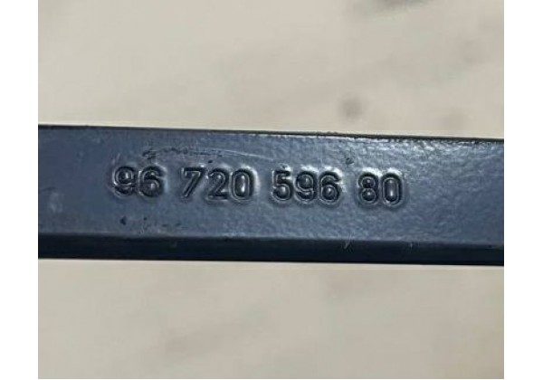 Щіткотримач передній правий Peugeot 3008, 9672059680