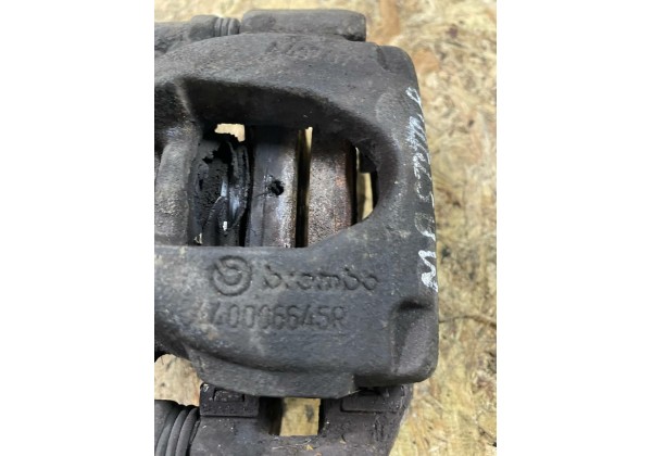 Супорт задній правий Renault Master 3, однокатковий, 440006645R