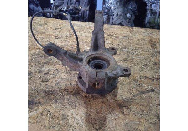 Цапфа, поворотний кулак лівий Renault Logan 2, Sandero 2, Sandero Stepway 2, 23зуб, 400155389R, 400157010R