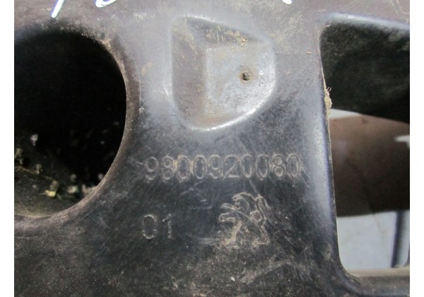 Кронштейн бампера заднього ,правий , Peugeot 308(T9)sw,9800920080