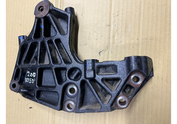 Кронштейн двигуна правий Renault Koleos, 2.0 DCi, 08-16, 112318873R