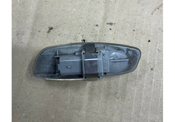 Повторювач повороту в праве зовнішнє дзеркало Citroen C3, C4, C5, Peugeot 207, 308, 3008, 5008, 6325G6