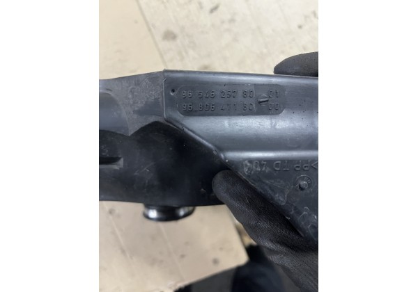 Корпус повітряного фільтру Citroen 1.4 16V  9654625780