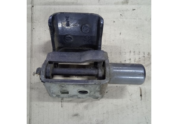 Завіс, петля нижня лівої задньої дверки Renault Clio 3, Modus, 824214963R 