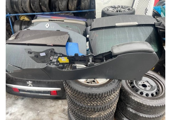Підлокітник шкіряний з дефлекторами обдуву задніх пасажирів Renault Laguna 3, 969180004R, 969102243R