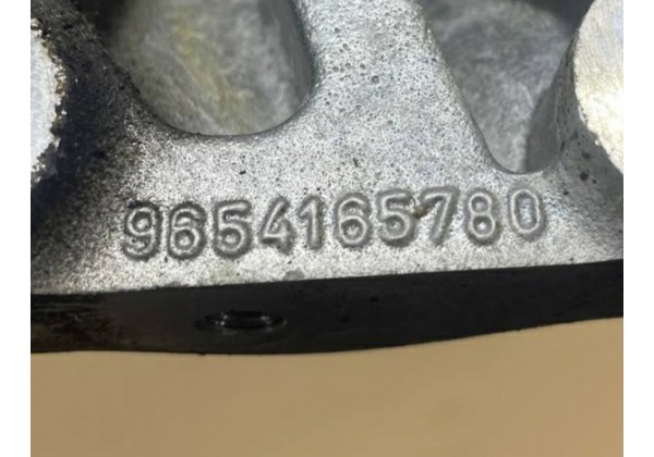 Кронштейн правої подушки двигуна Citroen, Peugeot, 1.4-1.6 16V, EP3/6, 1839F5, 9654165780