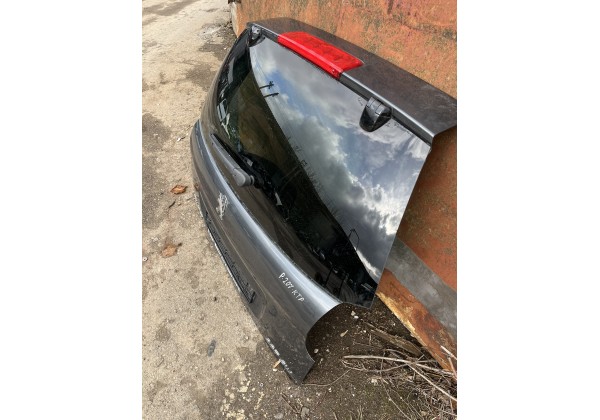 Кришка багажника Peugeot 207 SW , код фарби KTP.  З відкривним склом . 