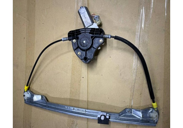 Склопідйомник передньої правої дверки електричний Renault Clio 2, 5дв, Symbol, 8200209886, 0130822019