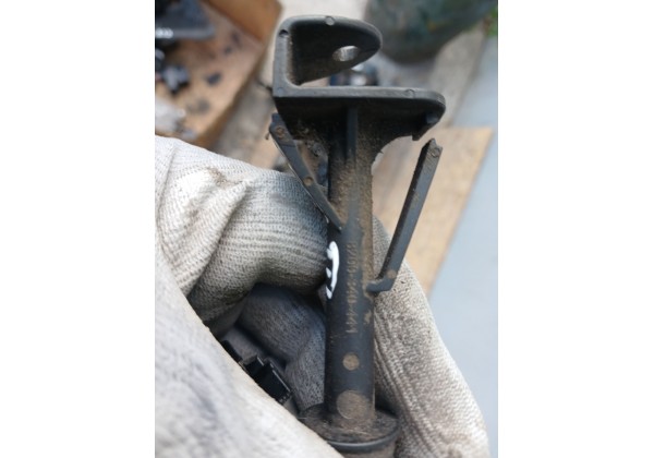 Кронштейн кришки бензобака Renault,  8200340441