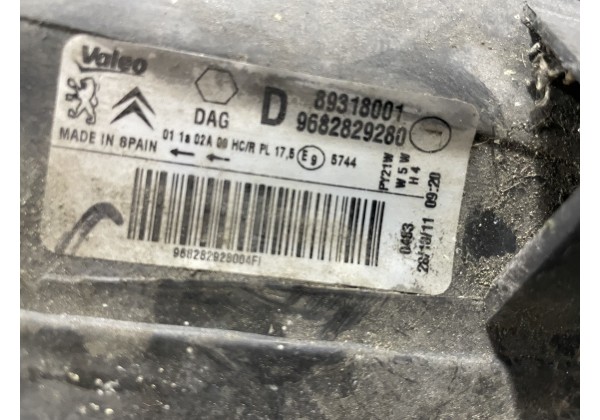 Фара передня права Peugeot Partner II 08-12, 9682829280