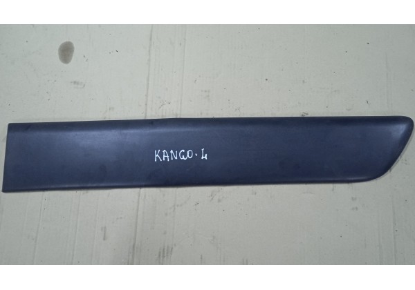 Молдинг боковий лівий задній Renault Kangoo, 8200038179 *
