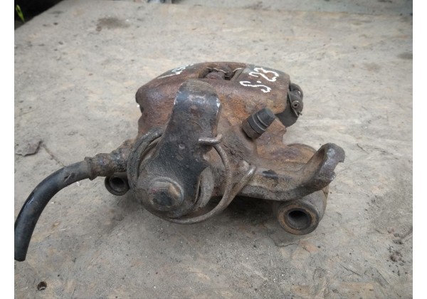 Супорт задній лівий Renault Safrane, 7701203724