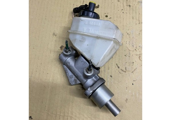 Головний гальмівний циліндр Renault Clio 2, Symbol, 1.2 16V, 2 вихода, 7701206313, 7700417826, 8200262441