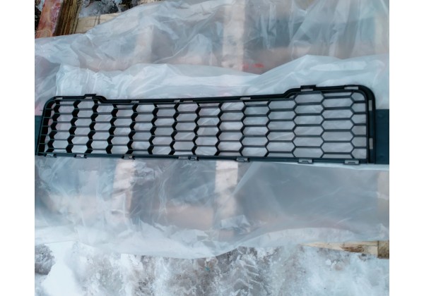 Решітка в бампері середня Renault Kangoo II, 11-13, 8200665549