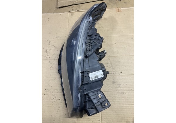 Фара права Renault Laguna II, рест галоген, 05-07р, 8200481197