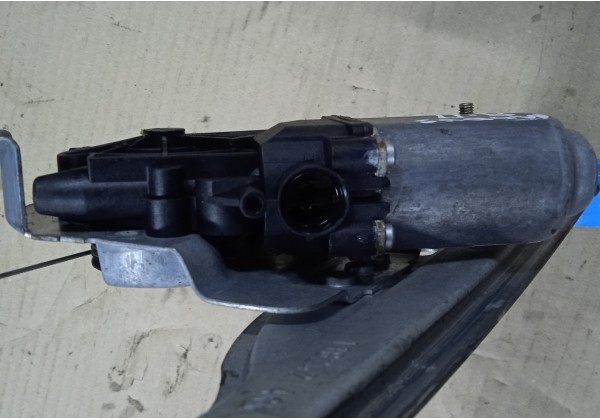 Склопідйомник правої передньої дверки електричний Renault Modus, 8200748379 *