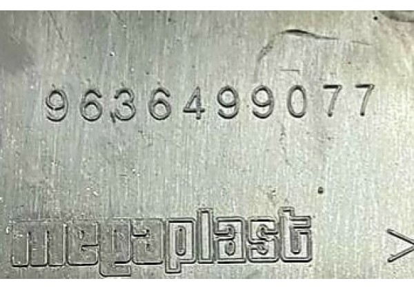 Кришка АКБ Citroen Xsara Picasso, 9636499077