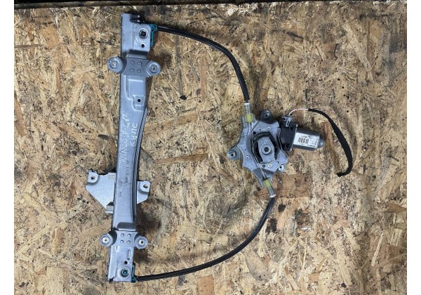 Склопідйомник лівої дверки Renault Twingo 2, 3 дв, 8200384743, 400957, 384743, 119358 ARM