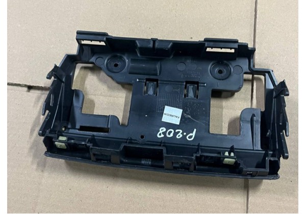 Кронштейн рамки дисплея Peugeot 208, 2008, 9672846077
