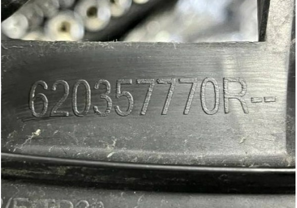 Кронштейн переднього бампера лівий Renault Megane 3, 2013-2016, 620357770R