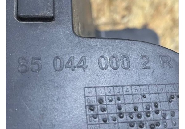 Кронштейн заднього бампера лівий Renault Laguna 3, SW, 850440002R, ДЕФЕКТ.