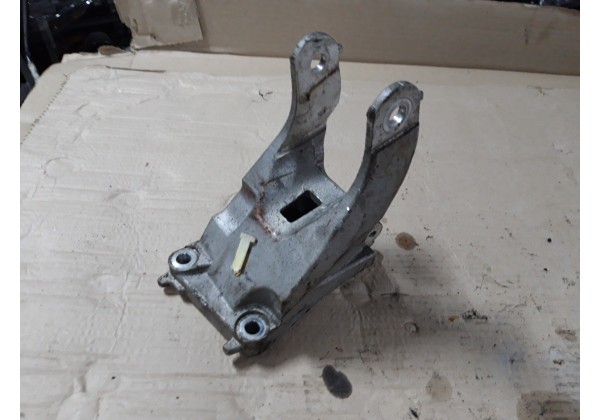 Кронштейн подушки КПП Citroen C5, Peugeot 407, 607, 2.7 HDi, 1813C3, 9653919280