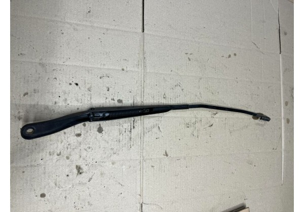 Щіткотримач переднього скла правий Renault Master 3, 8200734776