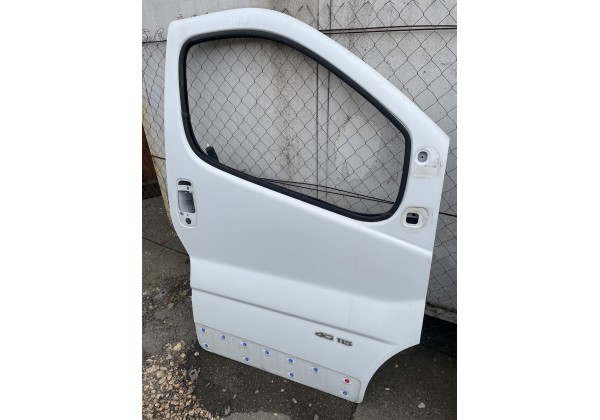 Дверка передня права гола Renault Trafic II