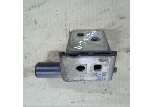 Завіс, петля нижня лівої передньої дверки Renault Clio 3, Modus, 8200864616 