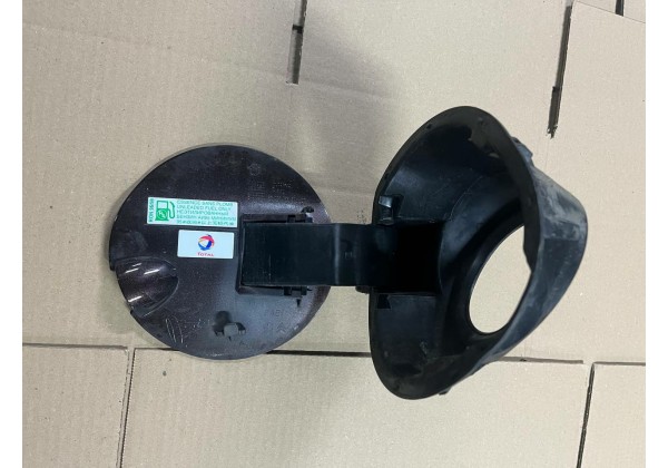 Лючок бензобака Peugeot 208, 9673905980