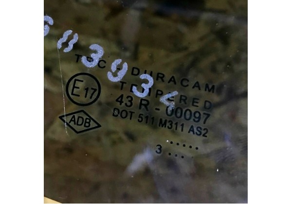 Скло (трикут) дверки правої задньої Renault Sandero 2, 822621848R