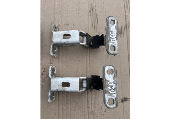 Петля задньої розпашної дверки , права ліва , низ верх, Renaut Logan MCV, 6001548848