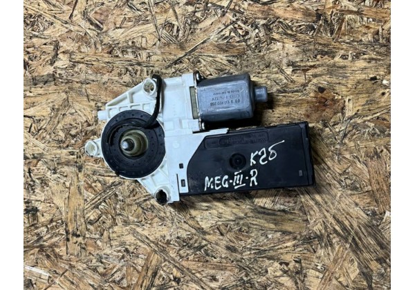 Моторчик правого переднього склопідйомника Renault Megane 3, кабріолет, 807303823R