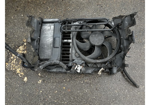 Вентилятор радіатора з дифузором Peugeot 407, Citroen C5 2.0 16V, 9646474680