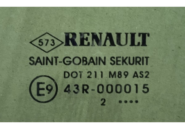 Скло лівої задньої дверки Renault Megane 3, універсал, 823010028R