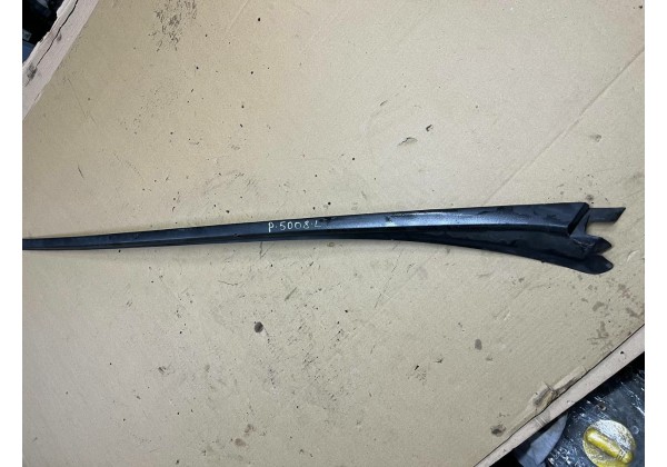 Ущільнювач лівої стійки лобового скла Peugeot 5008, 09-16, 8120Z2, 96858535