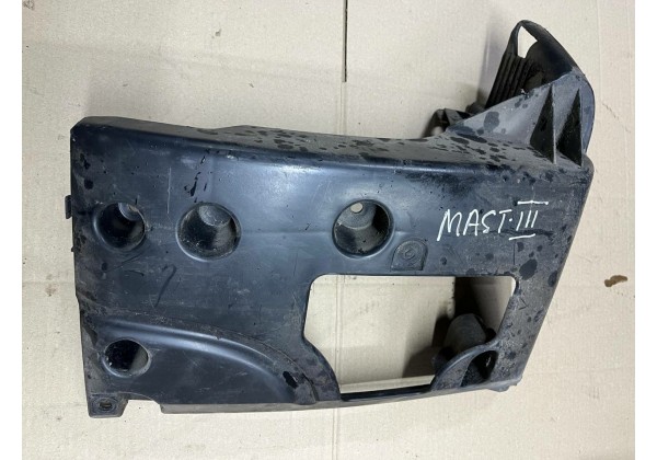 Кронштейн заднього бампера лівий Renault Master 3, 852230001R, 2004093