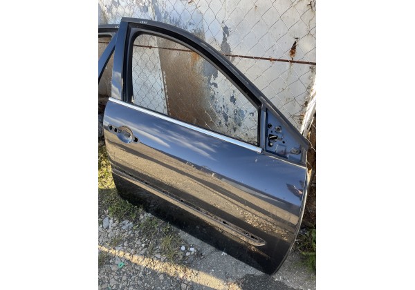 Двері передні праві Renault Laguna III