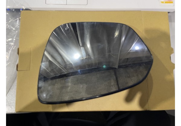 Скло зеркала заднього виду (L, ліве) на Renault Duster II 17-, 963664733R