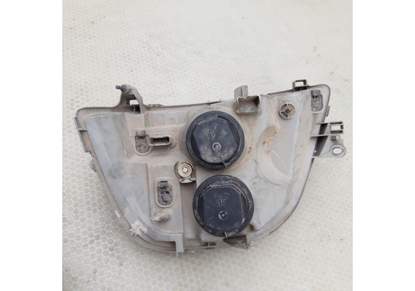 Фара передня права Renault Master 2, 8200163521