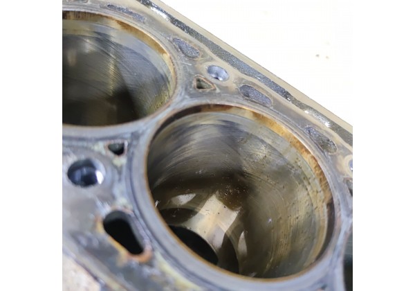Блок двигуна 2.0 бензин Renault laguna 2,F4R714,7701478512,7701474355,голий, без поршнів 