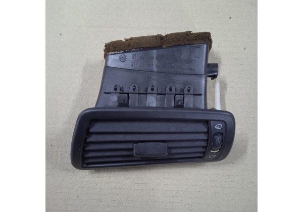 Дефлектор обдуву салона правий Citroen C8, Peugeot 807, 1484108077 *