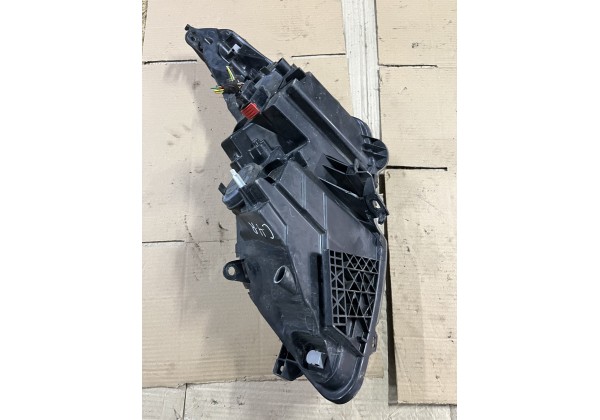 Фара передня права Citroen C4, 04-11 9646893880