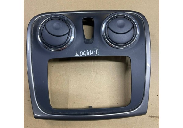 Накладка центральної консолі Renault Logan 2, Sandero 2, 682601926R, 682607310R, 682605983R