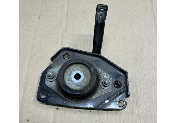 Кронштейн лівої подушки двигуна Citroen C4 Picasso, 3008, 5008, 2.0 HDi, 1813K1