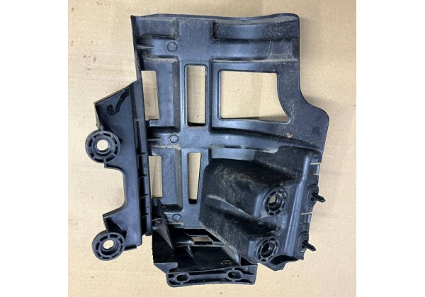 Кронштейн заднього бампера правий Peugeot 5008, 09-16, 7416R8, 9686252880