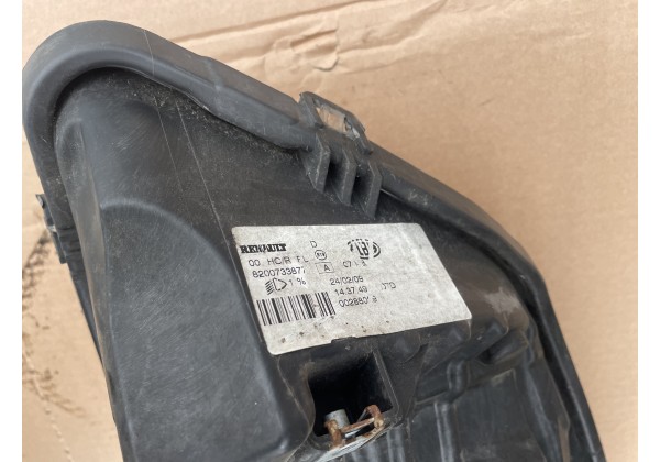 Фара передня права Dacia Sandero I, 8200733877, Дефект