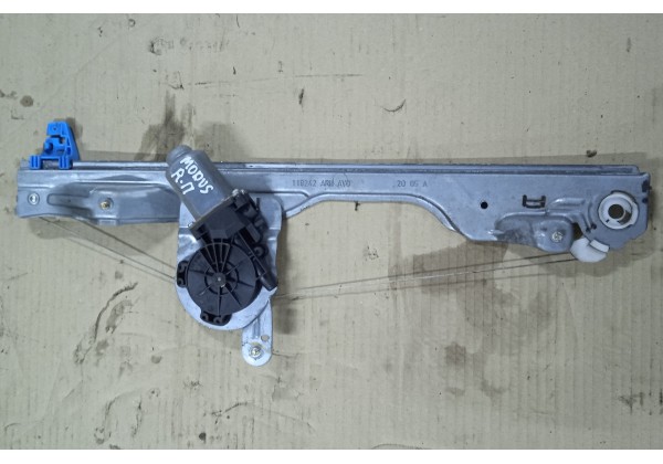 Склопідйомник правої передньої дверки електричний Renault Modus, 8200748379 *